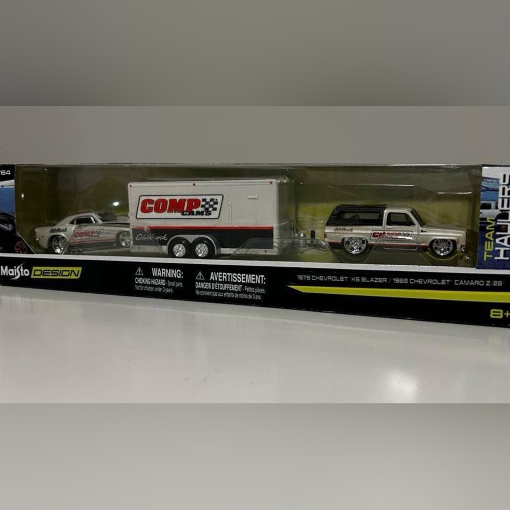 1979 CHEVROLET K5 BLAZER & 1968 CAMARO Z/28 W/TRAILER 1/64 MAISTO